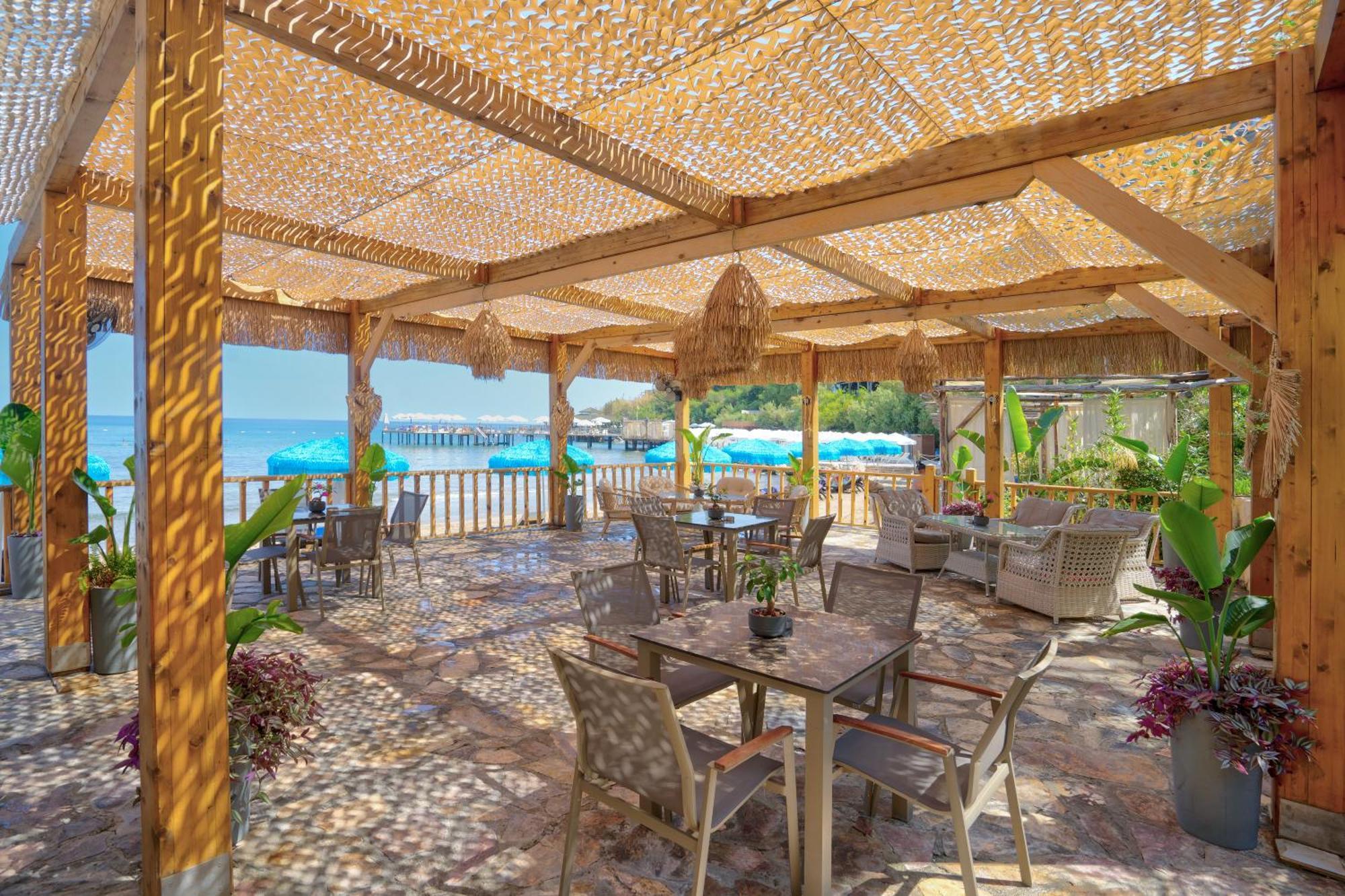 Merit Crystal Cove Hotel Casino & Spa Karavas  Dış mekan fotoğraf